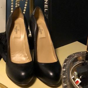 Valentino black pump